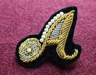 アルファベットモールバッジAB001