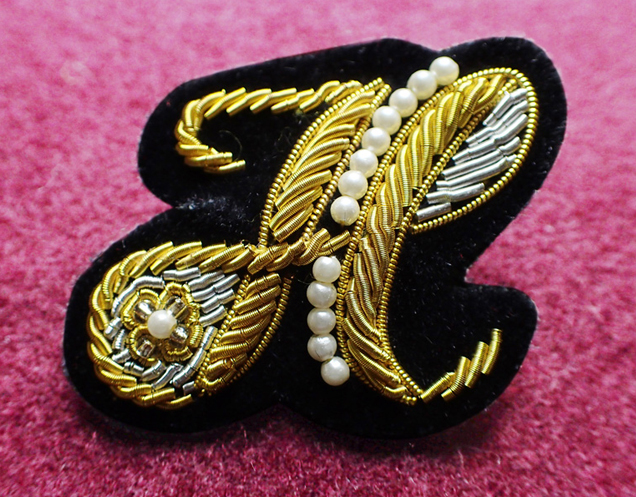 アルファベットモールバッジH001