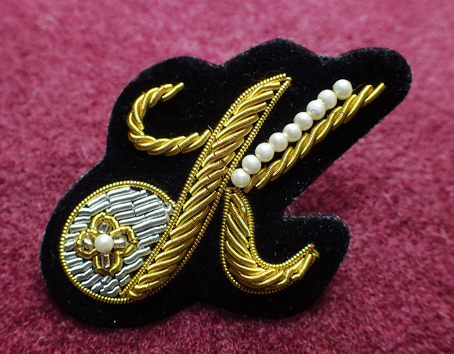 アルファベットモールバッジK001